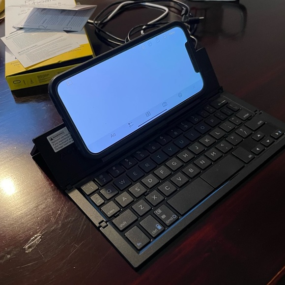 ZAGG Pocket Keyboard For Tablets & Smart Phones - Picture 11 of 11